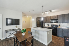 C Creek 10308 I Modern 2bd Apt I Secure Property